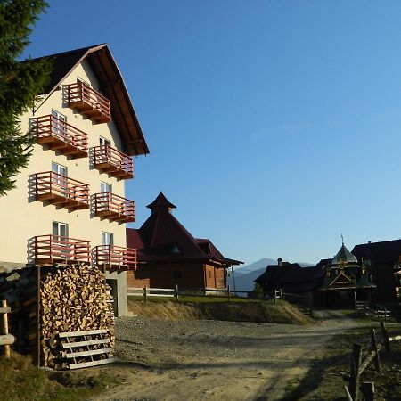 У Павла Hotell Jablunytsja Exteriör bild