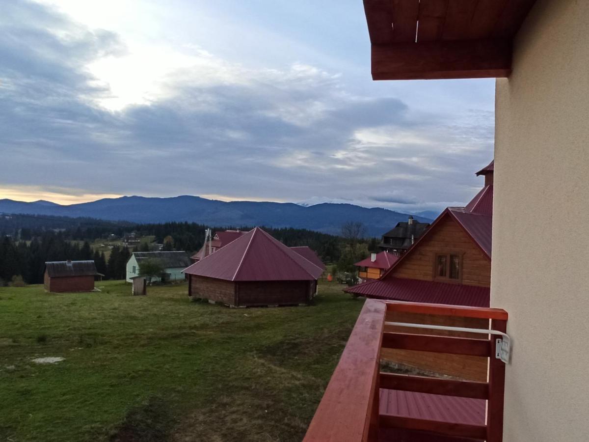 У Павла Hotell Jablunytsja Exteriör bild