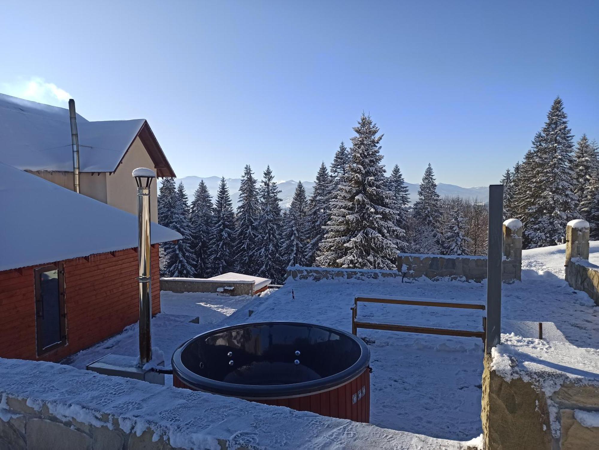 У Павла Hotell Jablunytsja Exteriör bild
